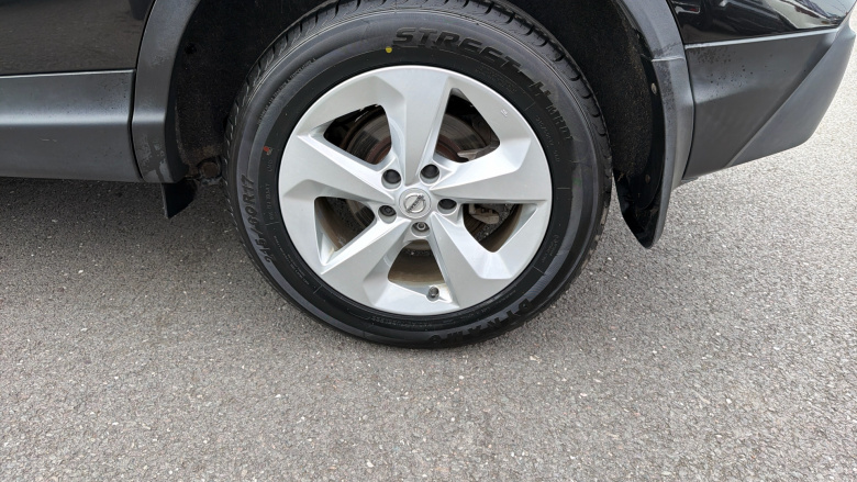 Nissan Qashqai 1.3 DiG-T Acenta Premium 5dr Petrol Hatchback